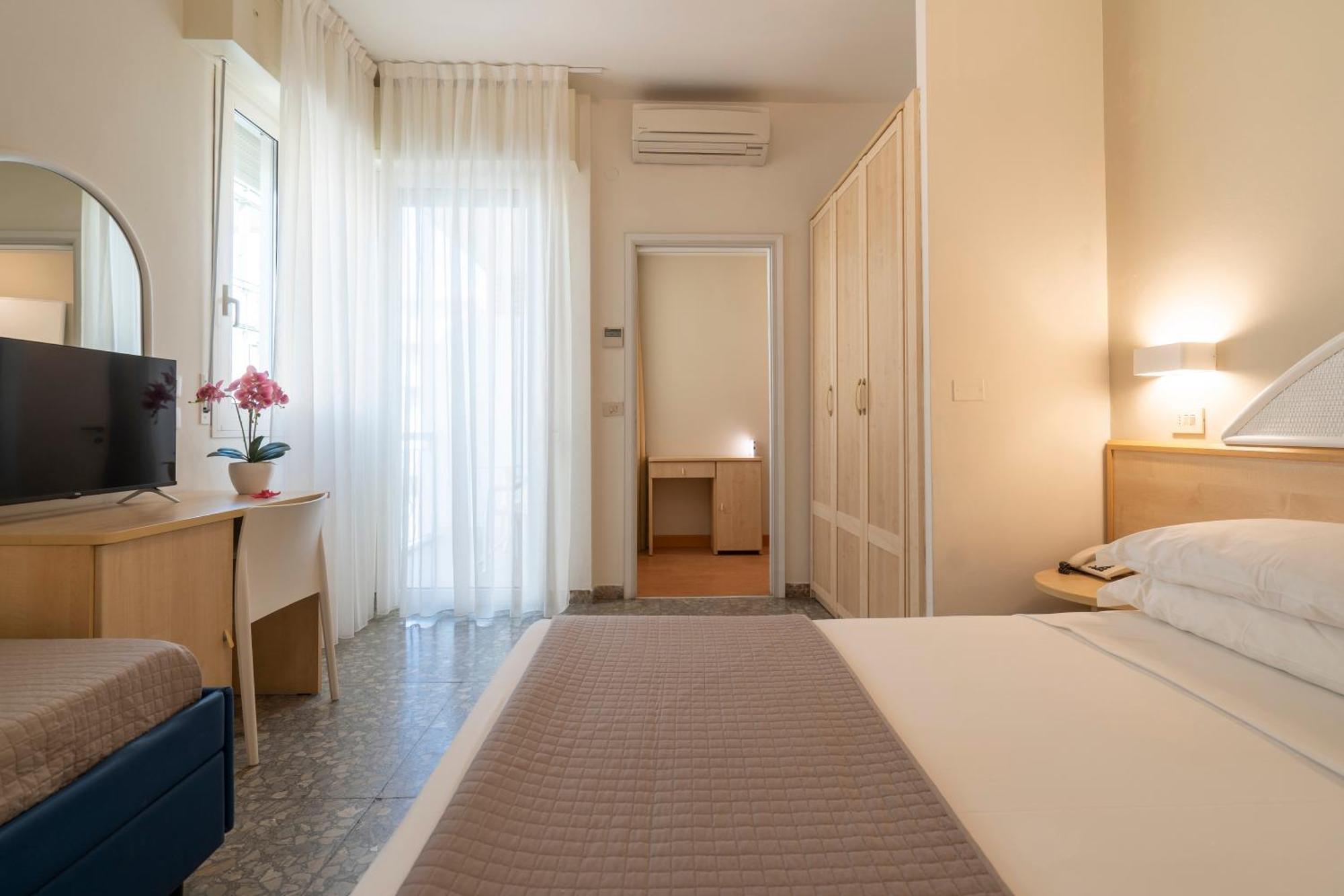 Hotel Constellation Rimini Exterior foto